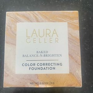 Laura Geller Baked Balance-n-Brighten Color Correcting Foundation  - shade Fair